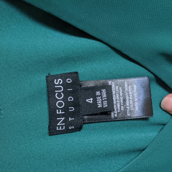 Emerald Green Flutter Sleeve Semi-Formal Dress - Picture 2 of 7